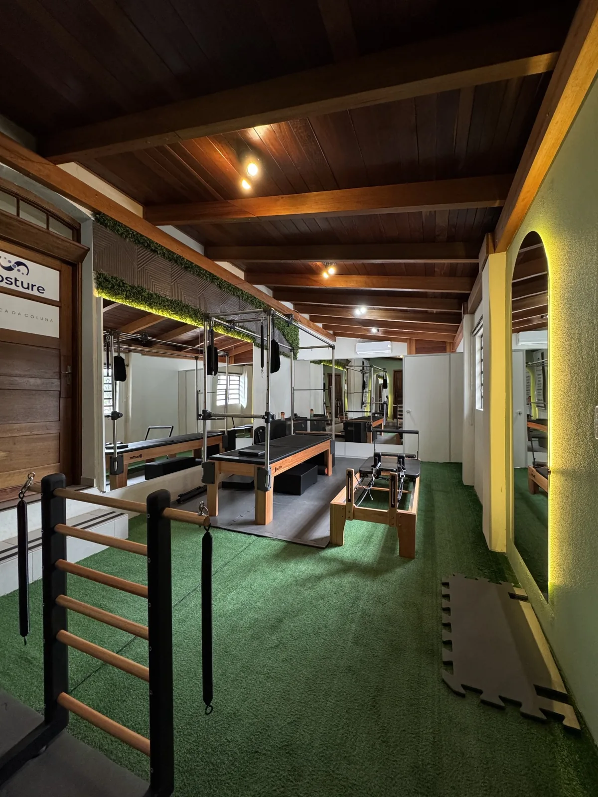 Studio Pilates da Posture Clínica da Coluna